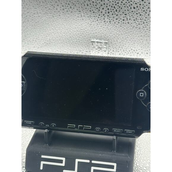 Black psp 1000 w/charger & new battery & circle pad - Picture 10 of 10